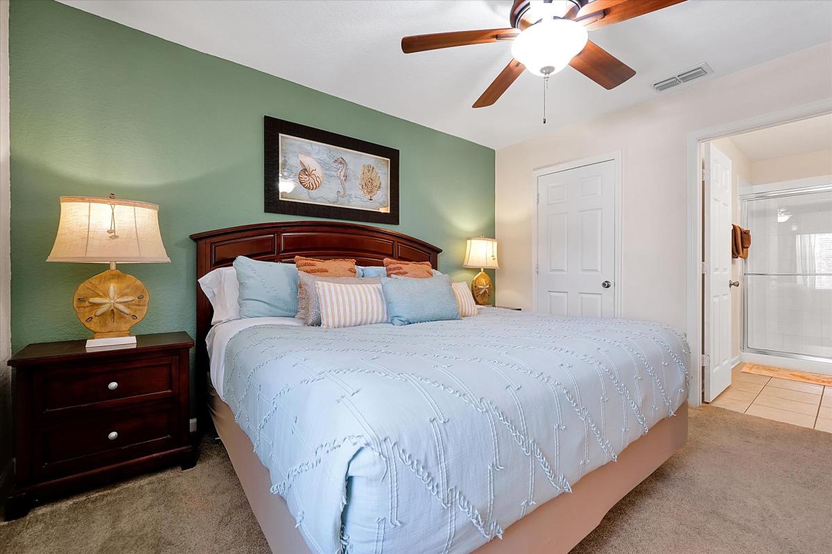Sand Dollar Super King bedroom with a lovely en-suite bathroom 🏝️