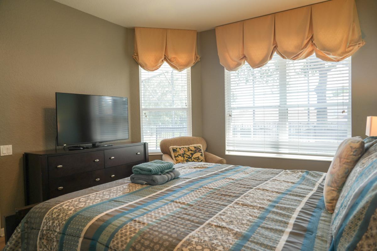 Bedroom 2 (King Suite)