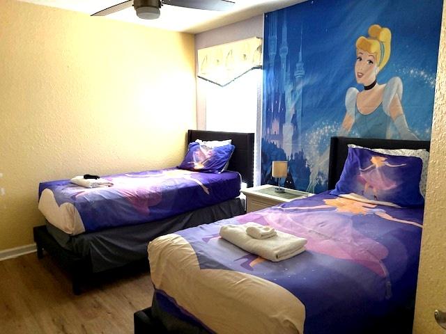 Bedroom 5 Princess Theme (2 Twin Beds)
