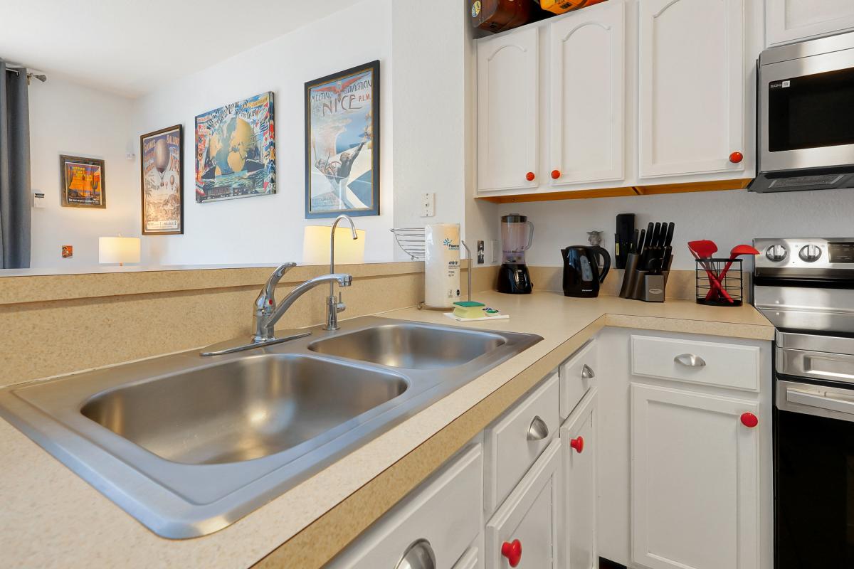 Kitchen is easy to cook in!