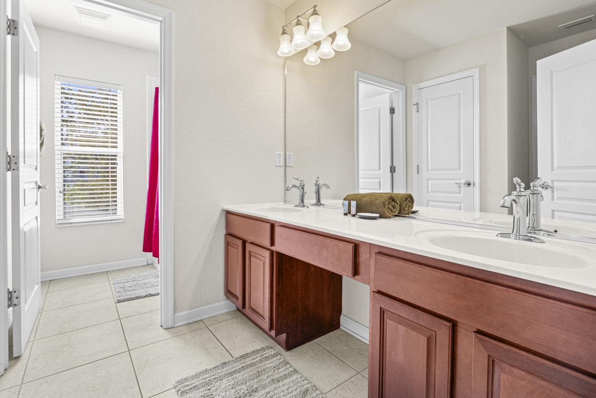 Shared First Floor Bathroom