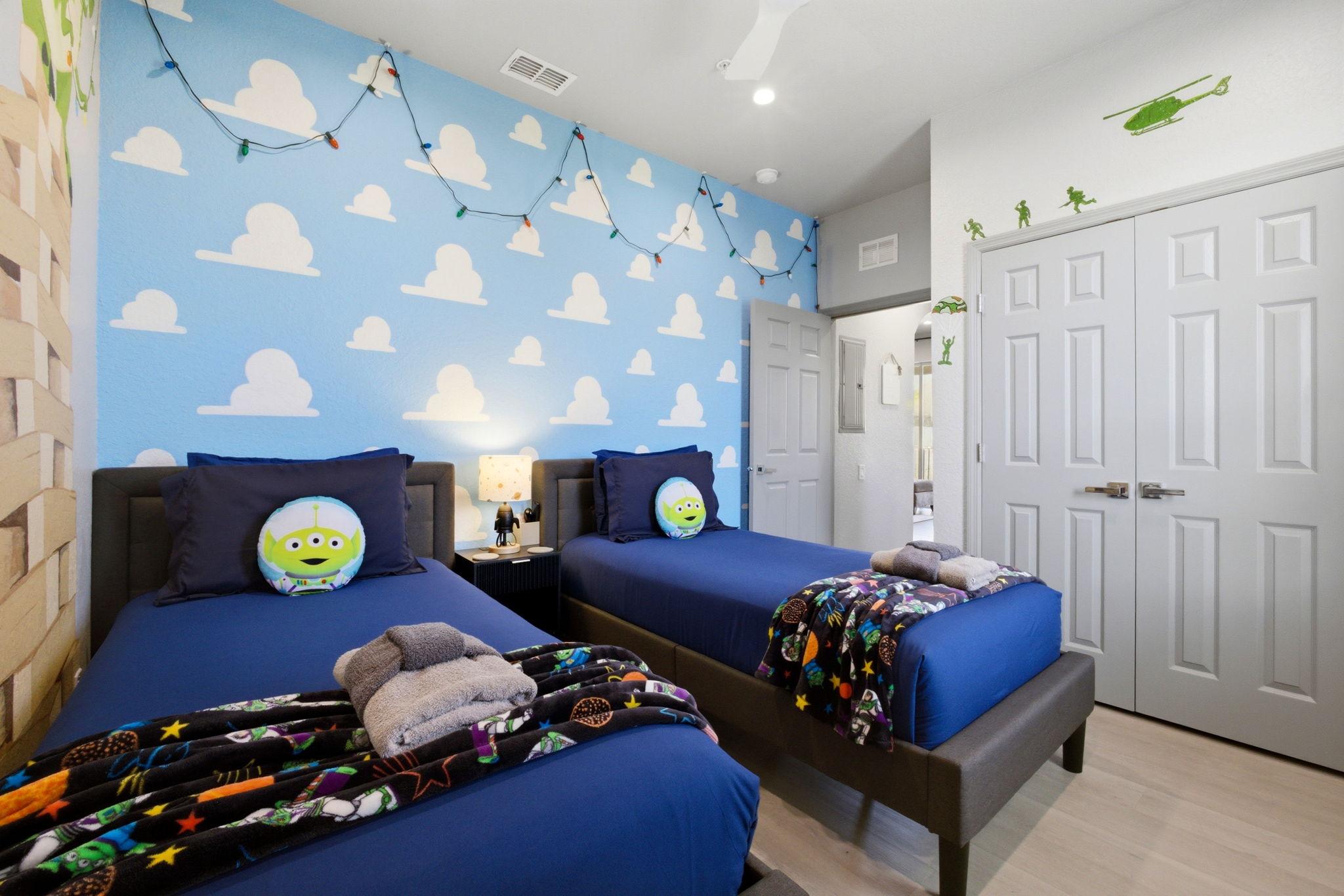 Toy Story Bedroom ( 2 Twins ) 