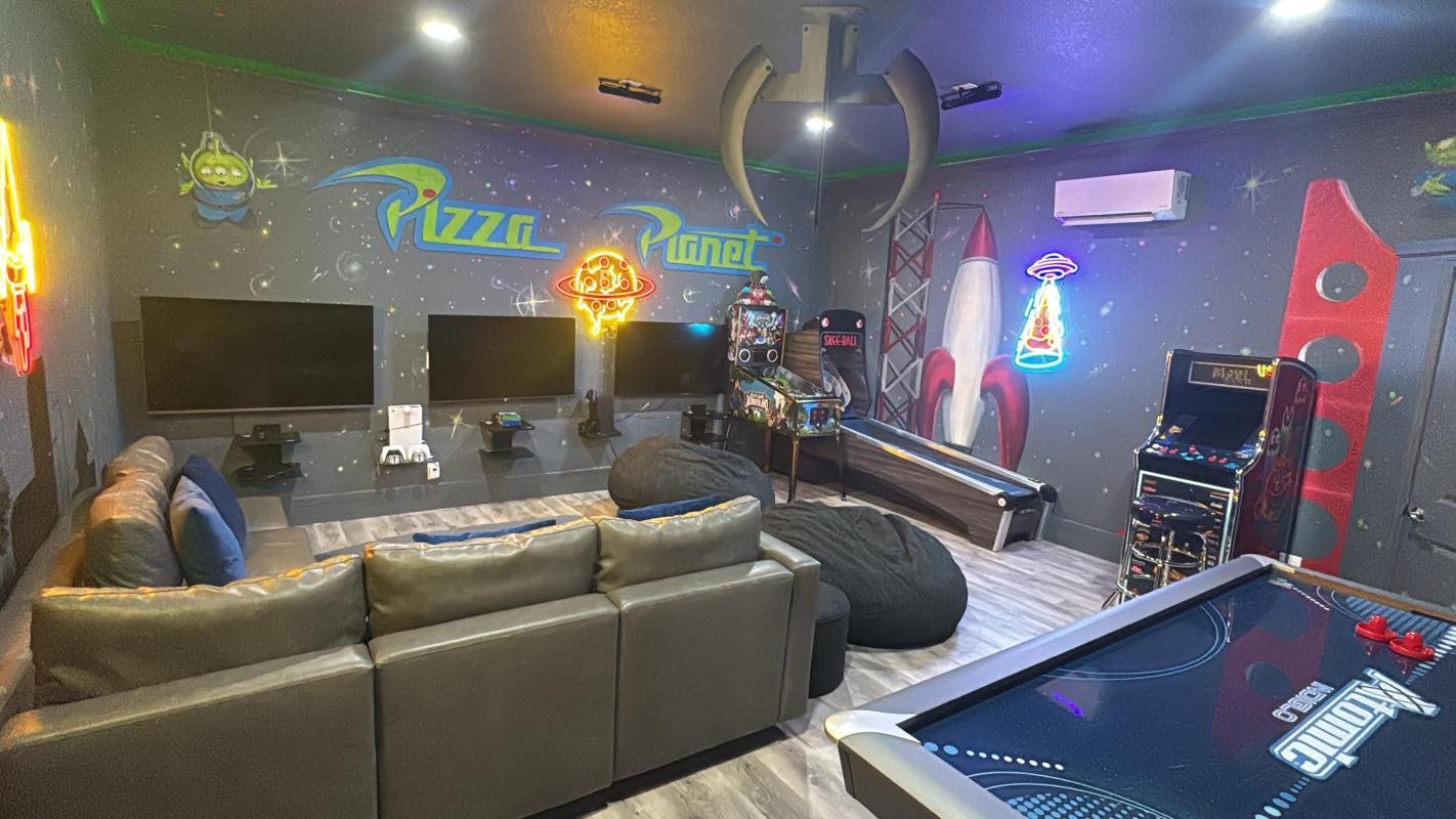 Pizza Planet Arcade - 32 Games Included