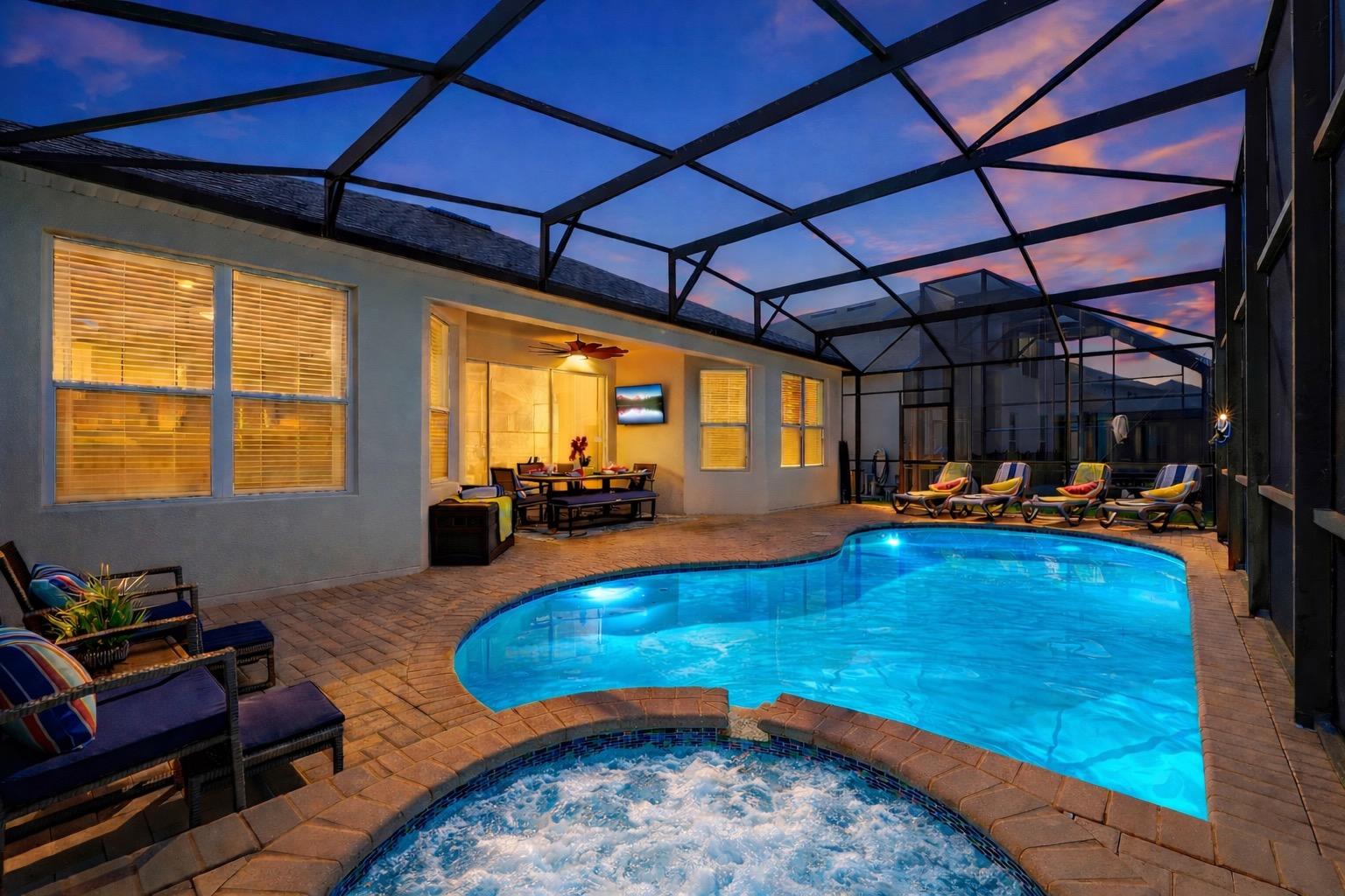 Private heated pool & spa ? perfect day or night!