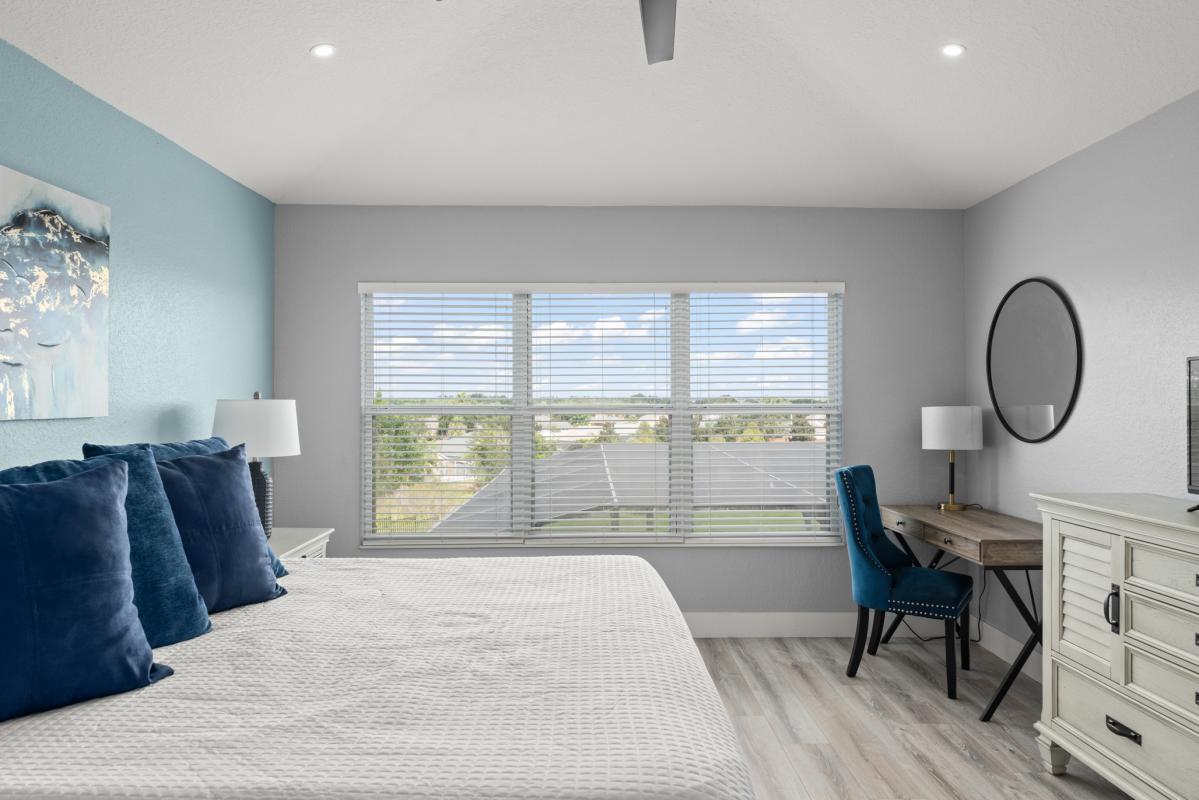 Upstairs Master King bedroom