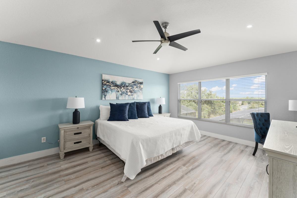 Upstairs Master King bedroom