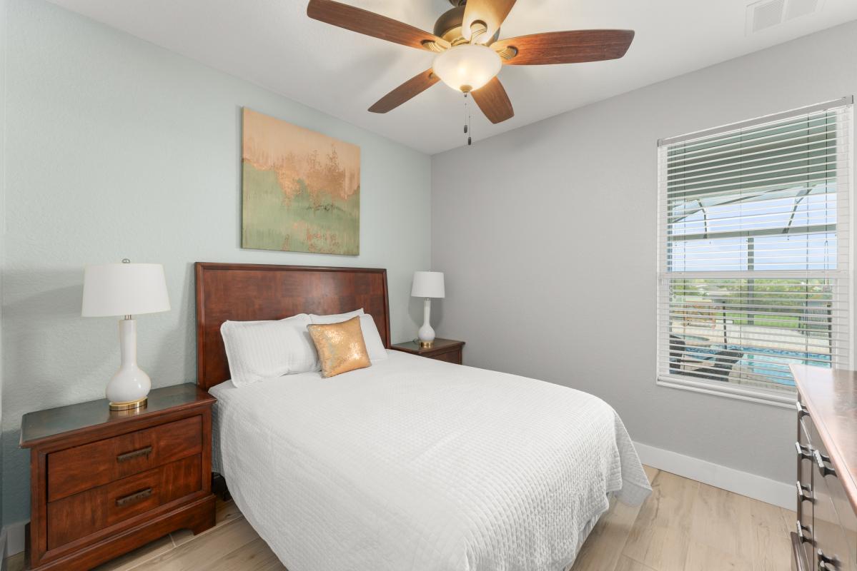 Downstairs queen bedroom