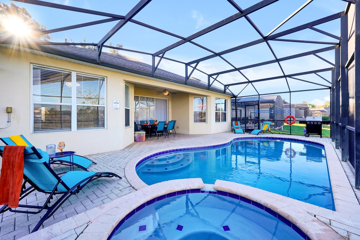 Screened private pool & spa with lake views?perfect for sunny swims, sunset soaks, and relaxing even